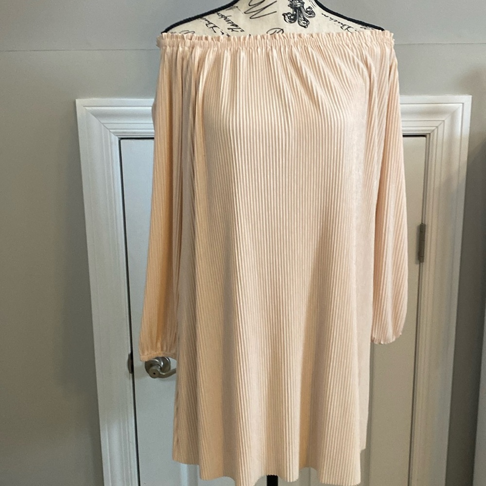 One Clothing Los Angeles gathered neck, lined dress.